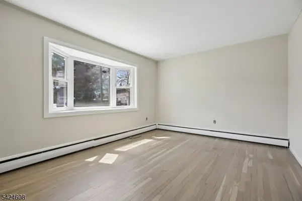 44 Colonia Pl, Woodbridge Twp., NJ 07067