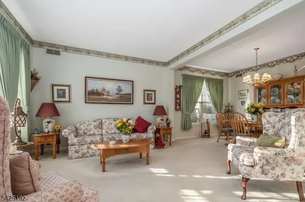 29 Victoria Dr, White Twp., NJ 07823