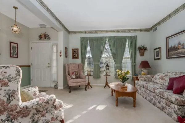 29 Victoria Dr, White Twp., NJ 07823