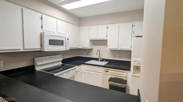 19 Plauderville Ave #208, Garfield City, NJ 07026