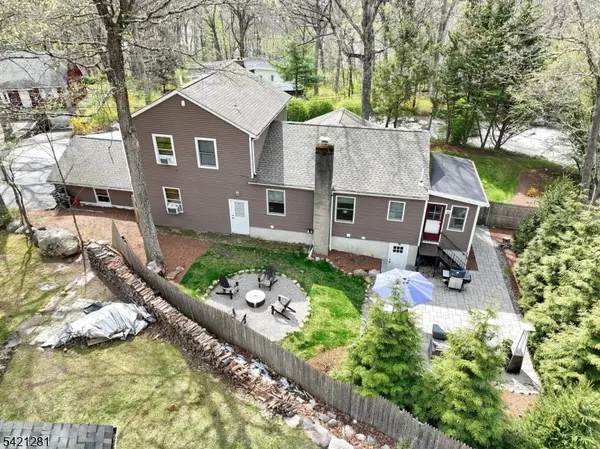 10 Hillside Rd, Ringwood Boro, NJ 07456