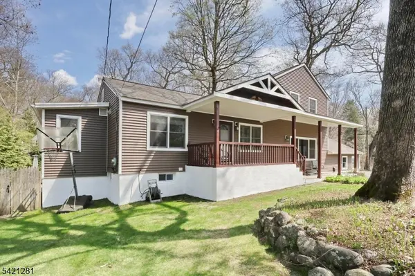 10 Hillside Rd, Ringwood Boro, NJ 07456