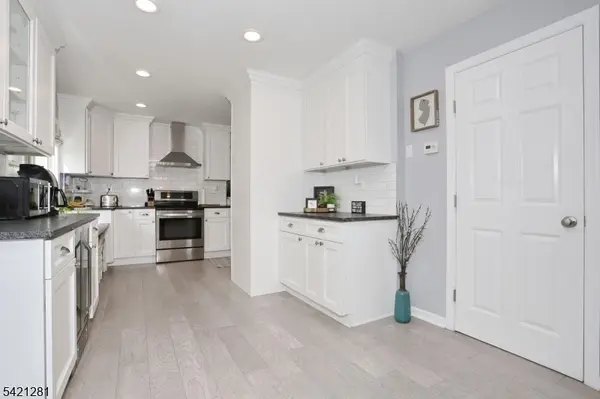 10 Hillside Rd, Ringwood Boro, NJ 07456