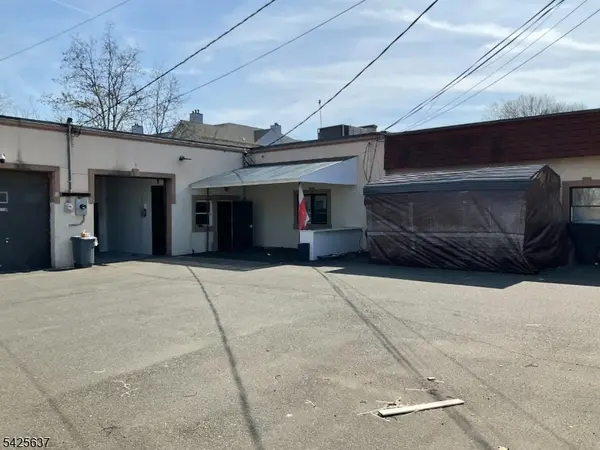 1 Sago St, Clifton City, NJ 07013