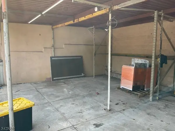 1 Sago St, Clifton City, NJ 07013