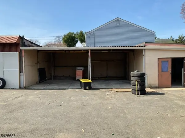 1 Sago St, Clifton City, NJ 07013