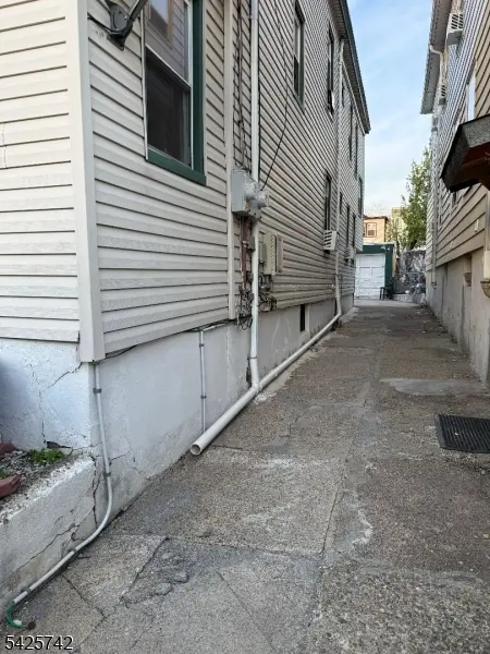 17 Quinn St, Paterson City, NJ 07501