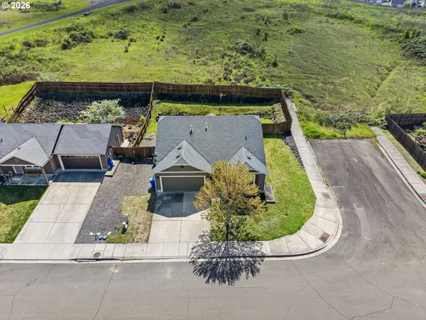 153 QUINCY AVE, Roseburg, OR 97471