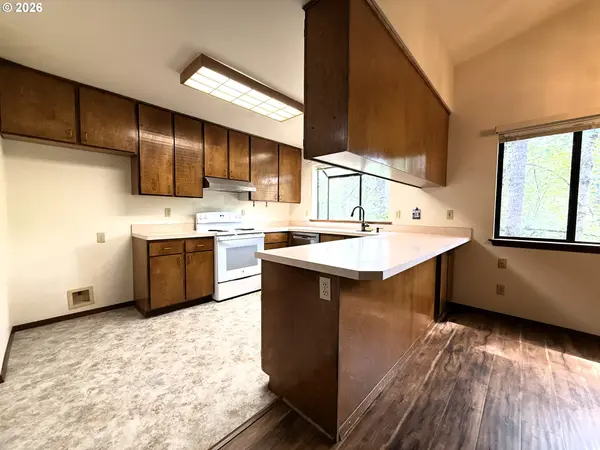 1475 GLENWOOD DR, Brookings, OR 97415