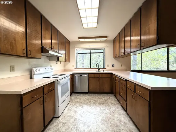 1475 GLENWOOD DR, Brookings, OR 97415