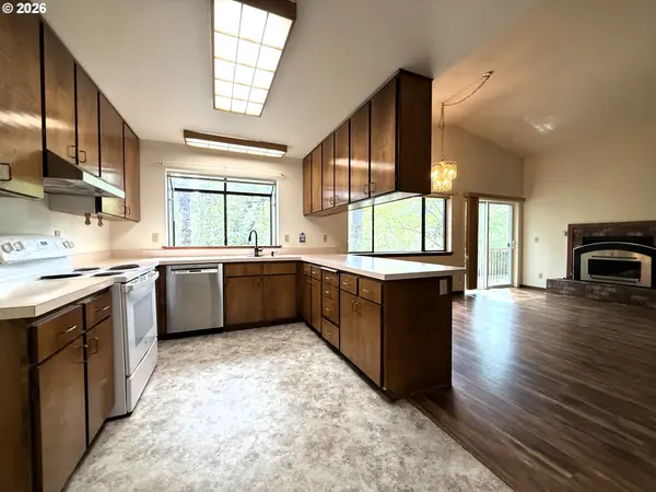 1475 GLENWOOD DR, Brookings, OR 97415