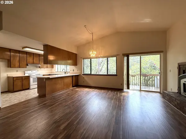 1475 GLENWOOD DR, Brookings, OR 97415