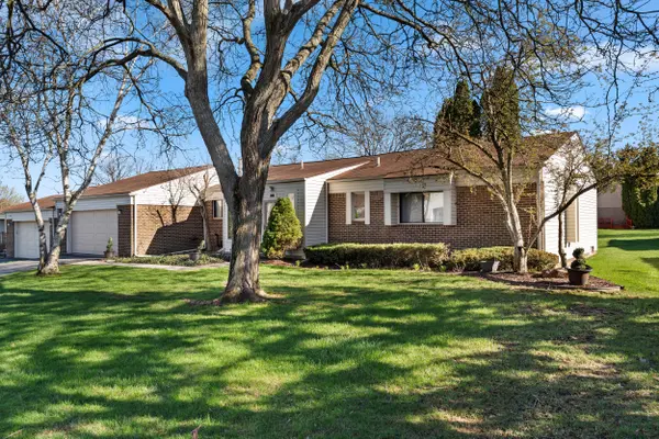 5327 Fairway CT, West Bloomfield Twp, MI 48323