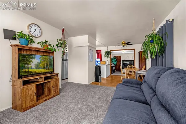 512 Cottonwood DR, Colorado Springs, CO 80911