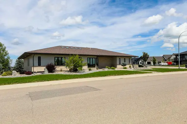 500 Gold Canyon PL S, Lethbridge, AB T1K 8J1