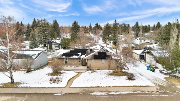 4712 Grove Hill RD SW, Calgary, AB T3E 4G2