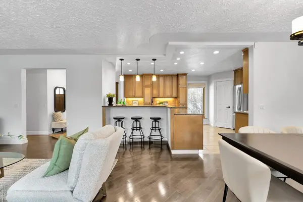 4712 Grove Hill RD SW, Calgary, AB T3E 4G2