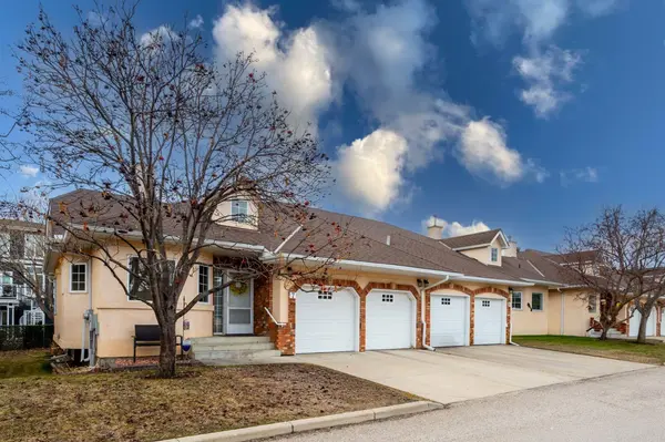 6841 Coach Hill RD SW #7, Calgary, AB T3H 3T9