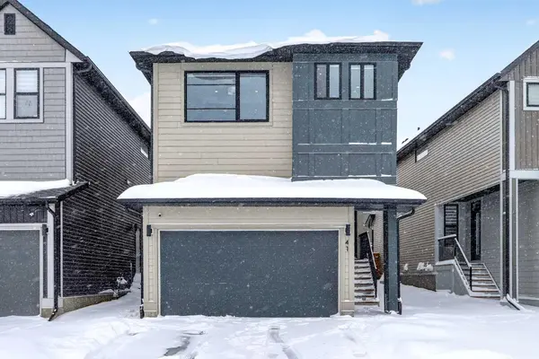41 Copperhead RD SE, Calgary, AB T2Z 5H1