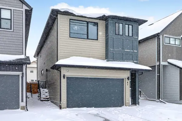 41 Copperhead RD SE, Calgary, AB T2Z 5H1