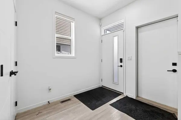 41 Copperhead RD SE, Calgary, AB T2Z 5H1