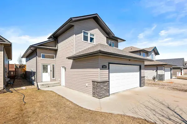 3908 74 AVE, Lloydminster, AB T9V 3M2