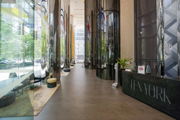 10 York ST #4303, Toronto C01, ON M5J 0E1