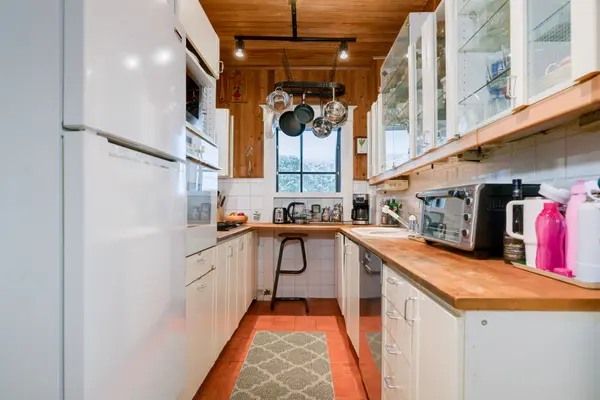 1089 Mt Pleasant RD, Toronto C10, ON M4P 2M7