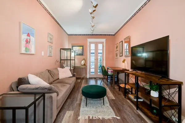 1089 Mt Pleasant RD, Toronto C10, ON M4P 2M7