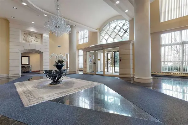 23 Lorraine DR #816, Toronto C07, ON M2N 6Z6