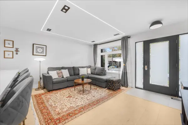 9 Kenworthy AVE, Toronto E06, ON M1L 3B1