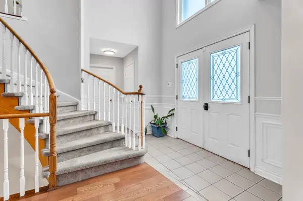 235 Kemano RD, Aurora, ON L4G 5Z1