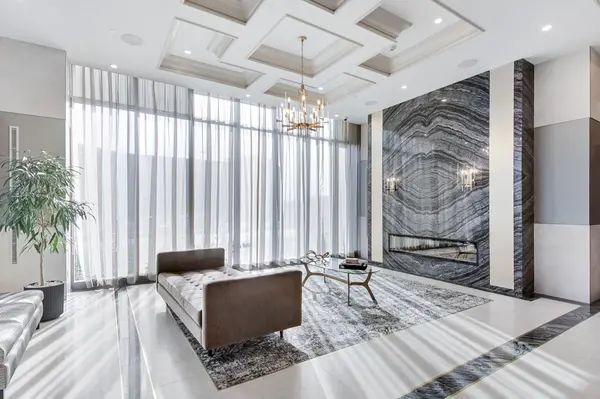 10 Gatineau DR #204, Vaughan, ON L4J 0L2