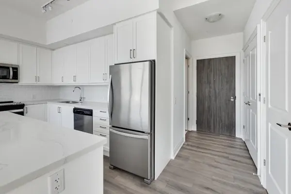 10 Gatineau DR #204, Vaughan, ON L4J 0L2