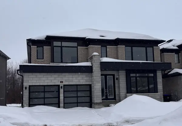 30 Rosanne CIR, Wasaga Beach, ON L9Z 0N3