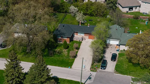 365 Sandhurst DR #Main, Oakville, ON L6L 4L1