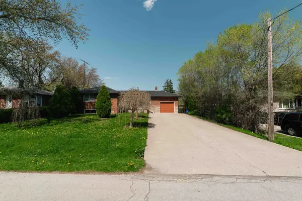 365 Sandhurst DR #Main, Oakville, ON L6L 4L1