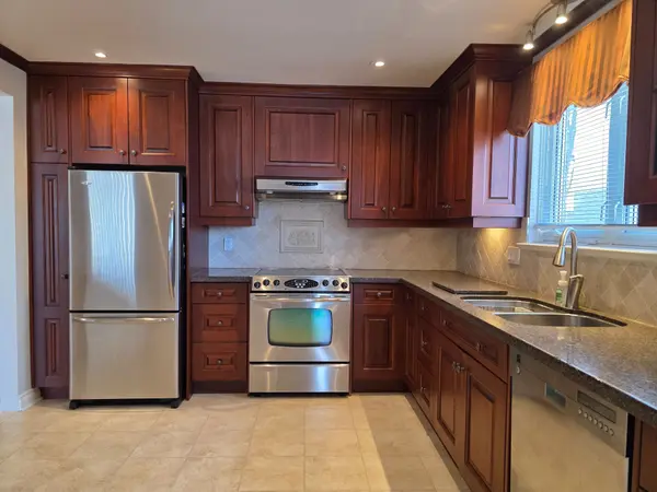 3161 Rymal RD #(Main/Upper Level), Mississauga, ON L4Y 3B4