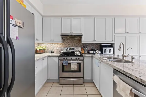 1514 Portsmouth PL, Mississauga, ON L5M 7W1