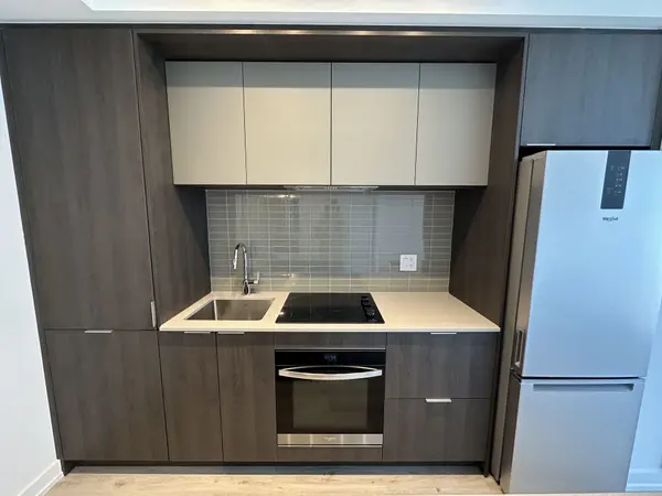 395 Square One DR #3206, Mississauga, ON L5B 0P6