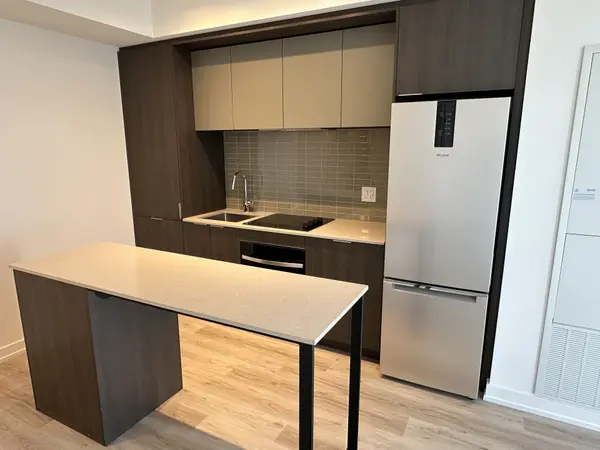 395 Square One DR #3206, Mississauga, ON L5B 0P6