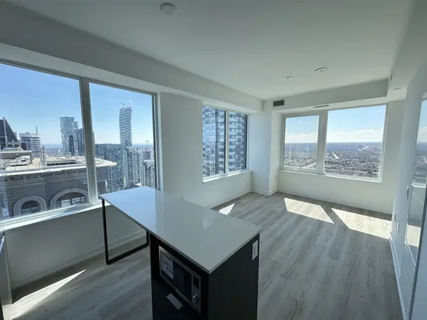 395 Square One DR #3908, Mississauga, ON L5B 0P6