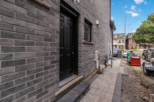 77 Thomas ST #Lower, Mississauga, ON L5M 1Y6