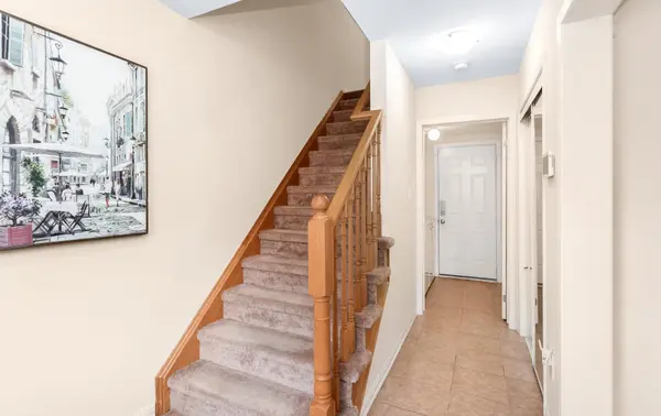 22 Crossbill RD, Brampton, ON L7A 0S5