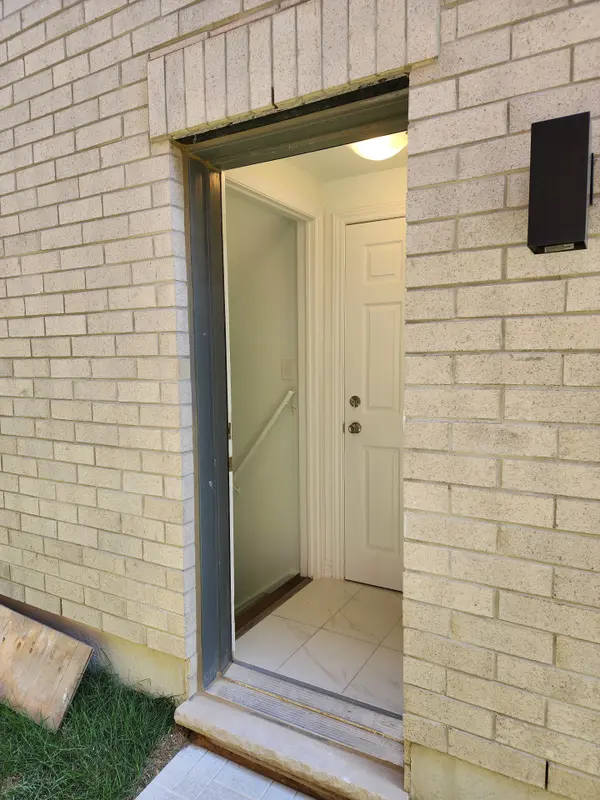 67 Calabria DR #Basement, Caledon, ON L7C 4K9