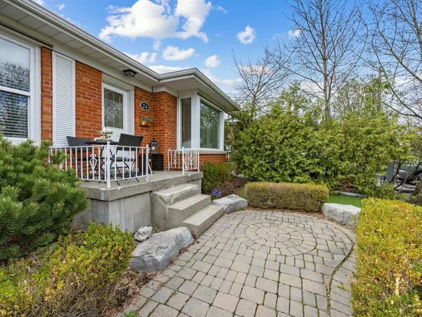 24 Billingham RD, Toronto W08, ON M9B 3X1
