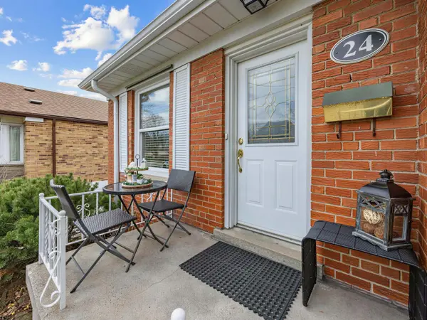 24 Billingham RD, Toronto W08, ON M9B 3X1