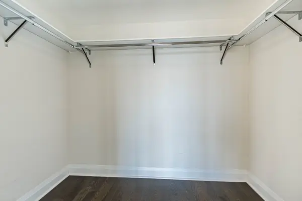 120 Little Creek RD #1, Mississauga, ON L5R 0E9