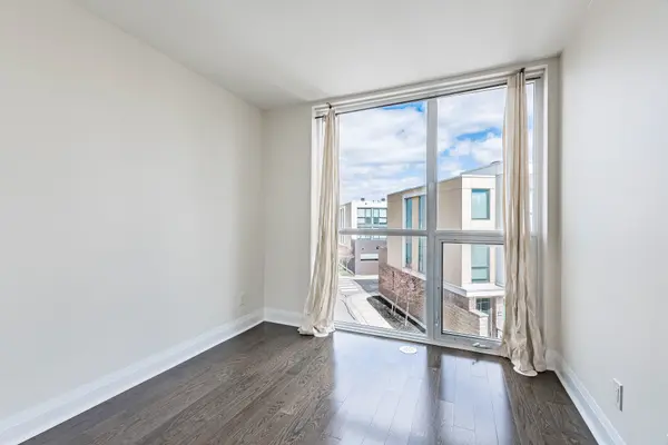 120 Little Creek RD #1, Mississauga, ON L5R 0E9