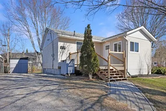 31 Sprucedale ST, Highlands East, ON K0L 1M0